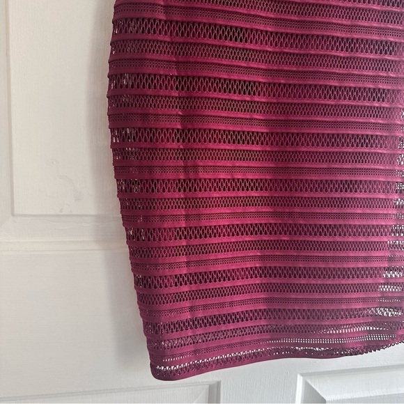 Guess Wine Sleeveless Slip on Bodycon Dress Size Small - Picture 2 of 8